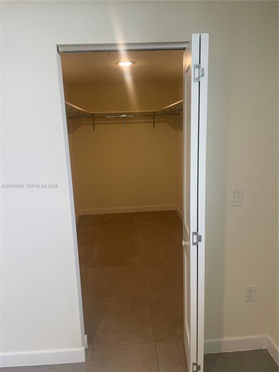 16395 Biscayne Blvd # 1611, North Miami Beach FL 33160 photo 4