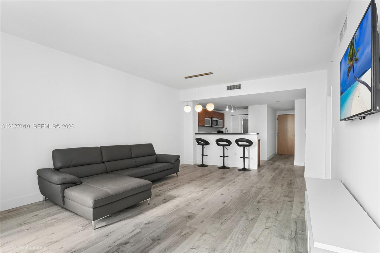 253 NE 2nd St # 2104, Miami FL 33132 photo 2