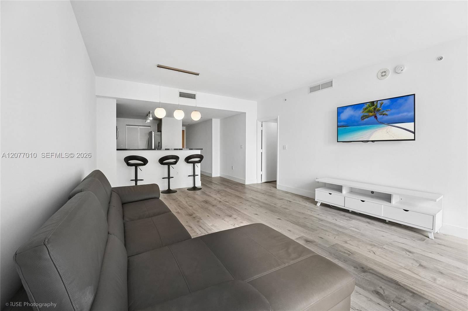 253 NE 2nd St # 2104, Miami FL 33132 photo 3
