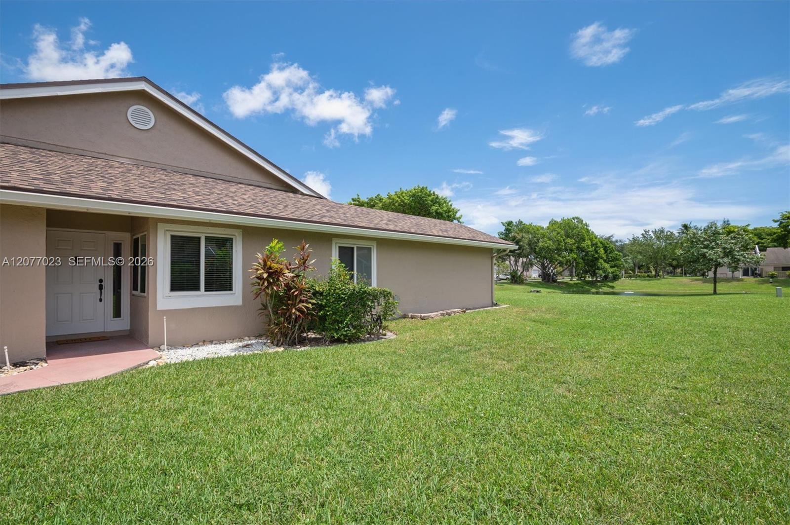 5200 W Lakes Dr, Deerfield Beach FL 33442 photo 4