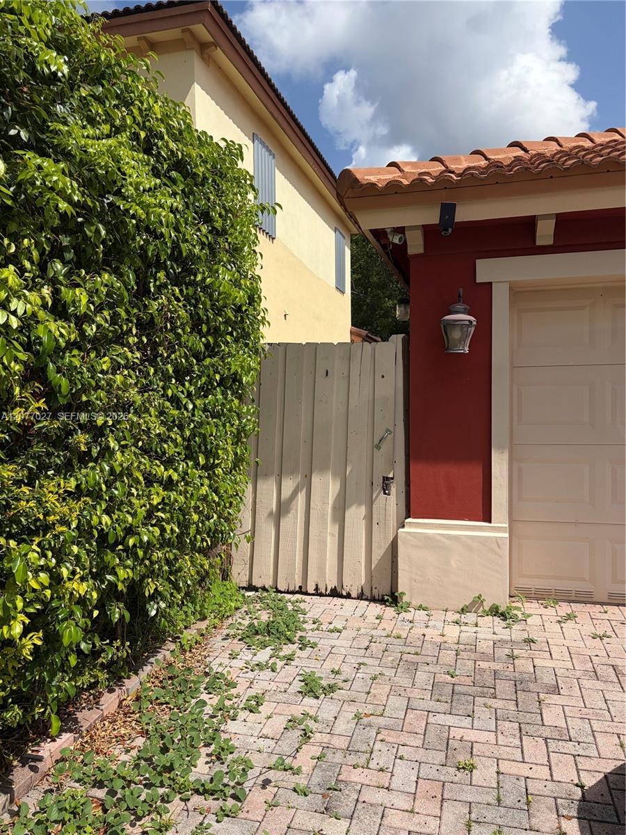 16467 SW 50th Ter, Miami FL 33185 photo 2