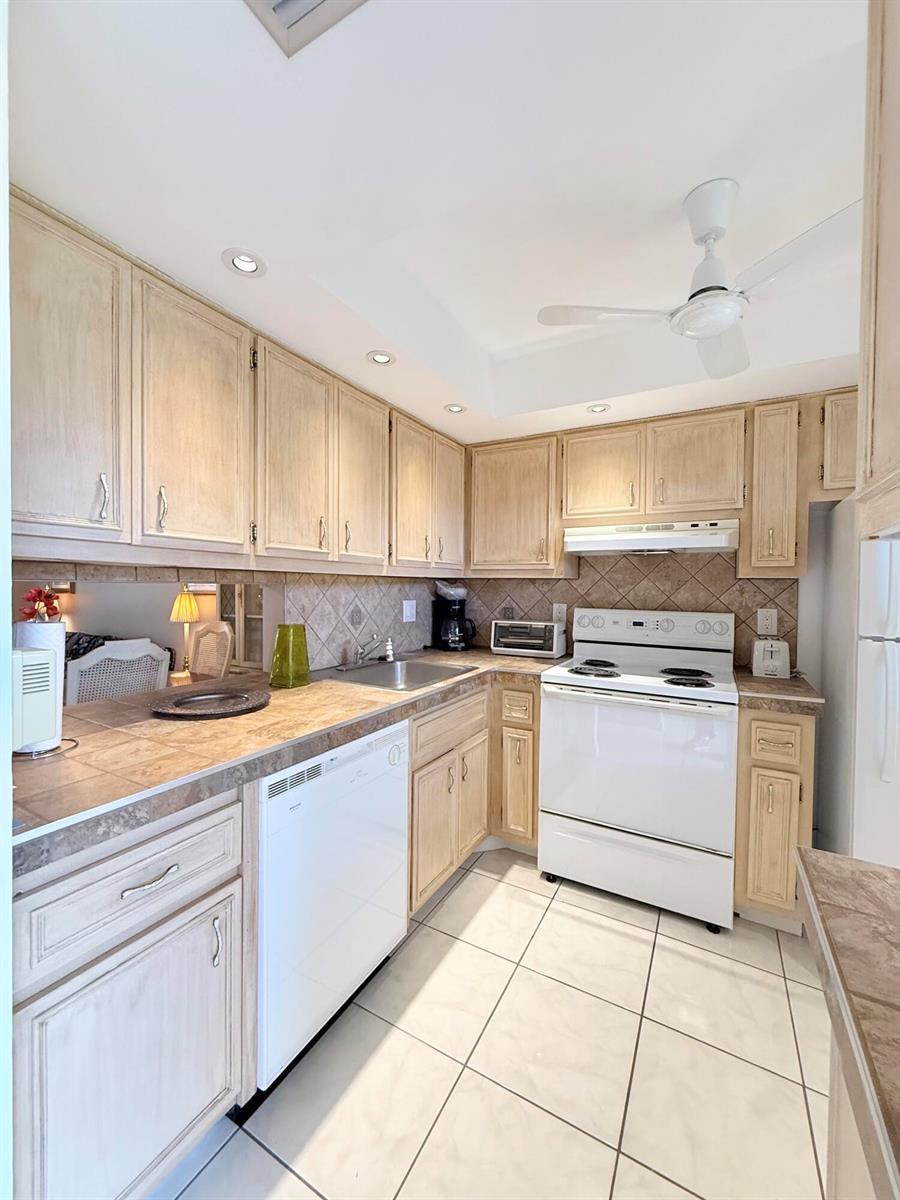 2800 NW 47th Terrace # 106B, Lauderdale Lakes FL 33313 photo 2