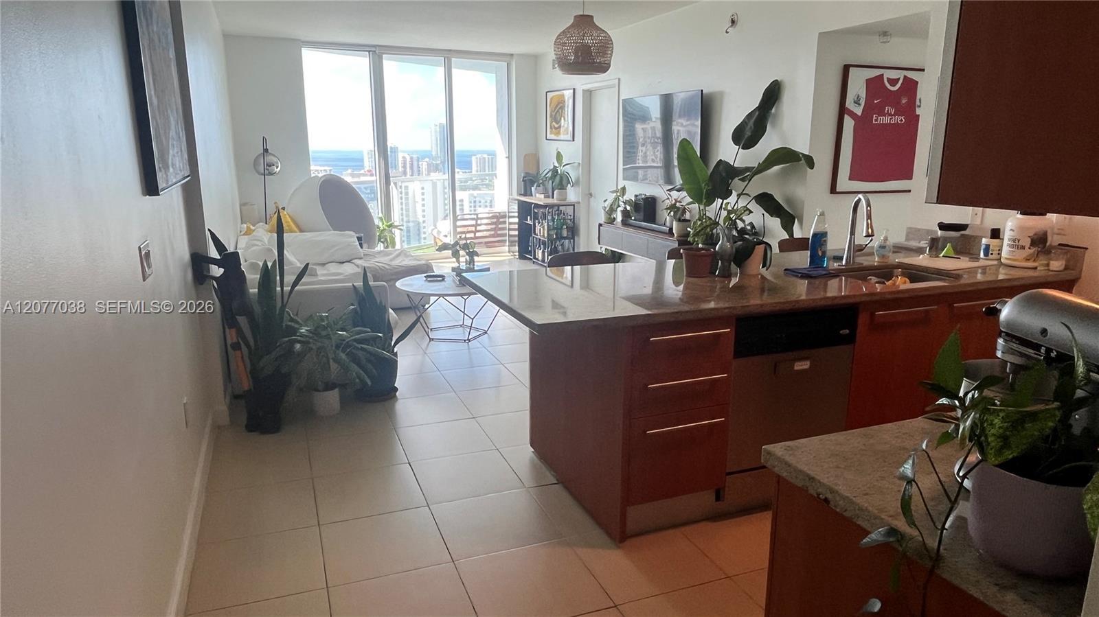 185 SW 7th St # 3702, Miami FL 33130 photo 2