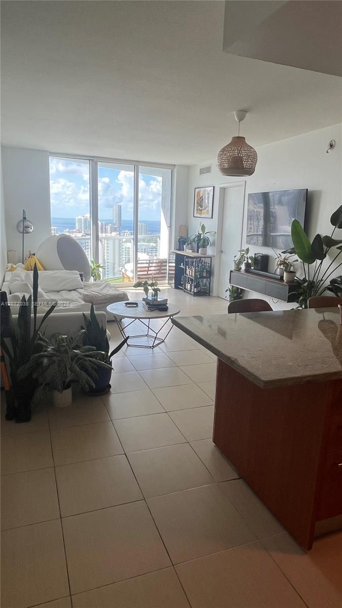 185 SW 7th St # 3702, Miami FL 33130 photo 3