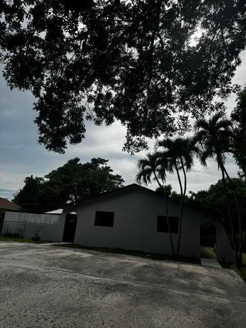 1871 W FOREST Avenue, Palm Springs FL 33406 photo 2