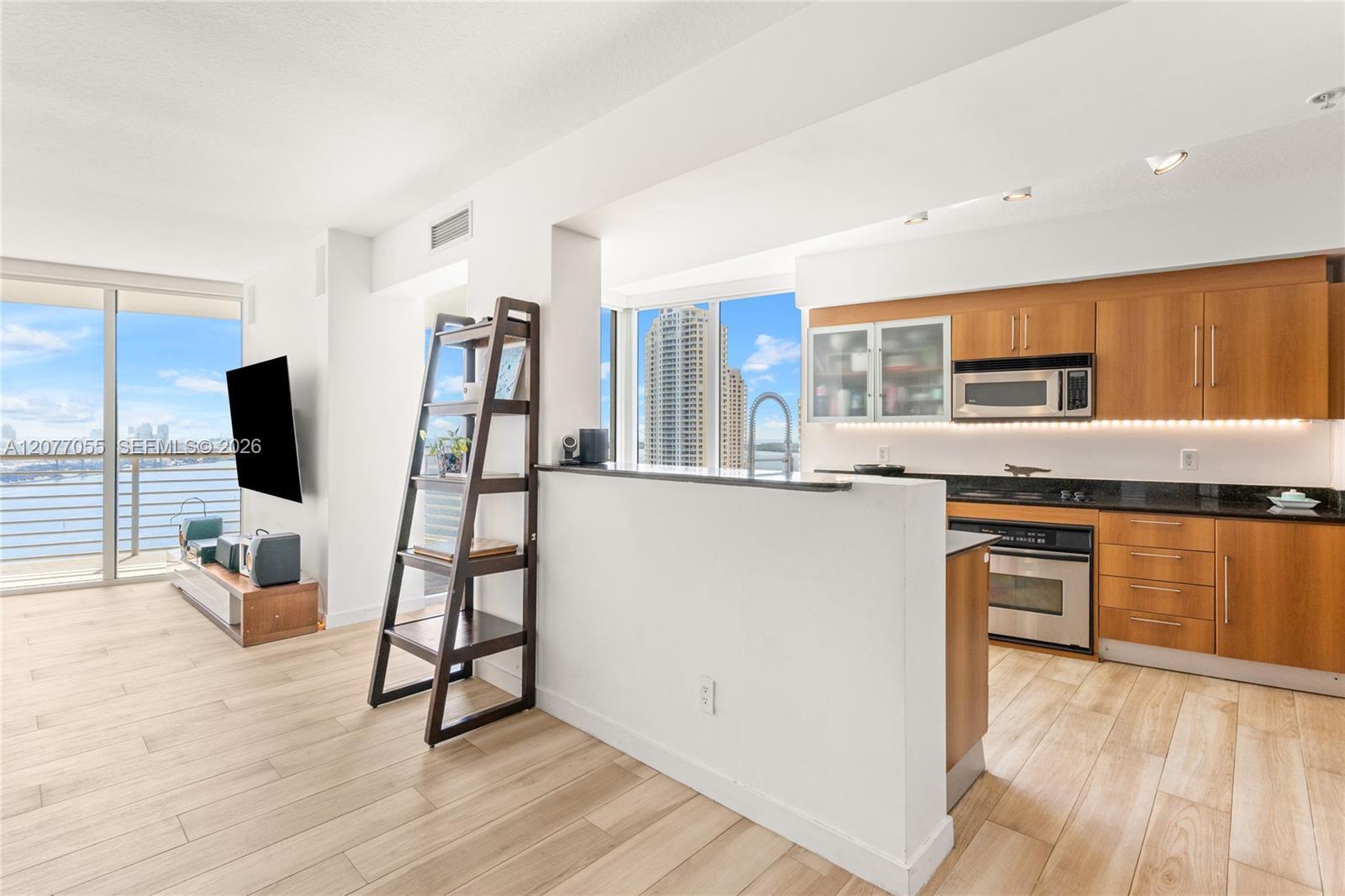 325 S Biscayne Blvd # 2723, Miami FL 33131 photo 3