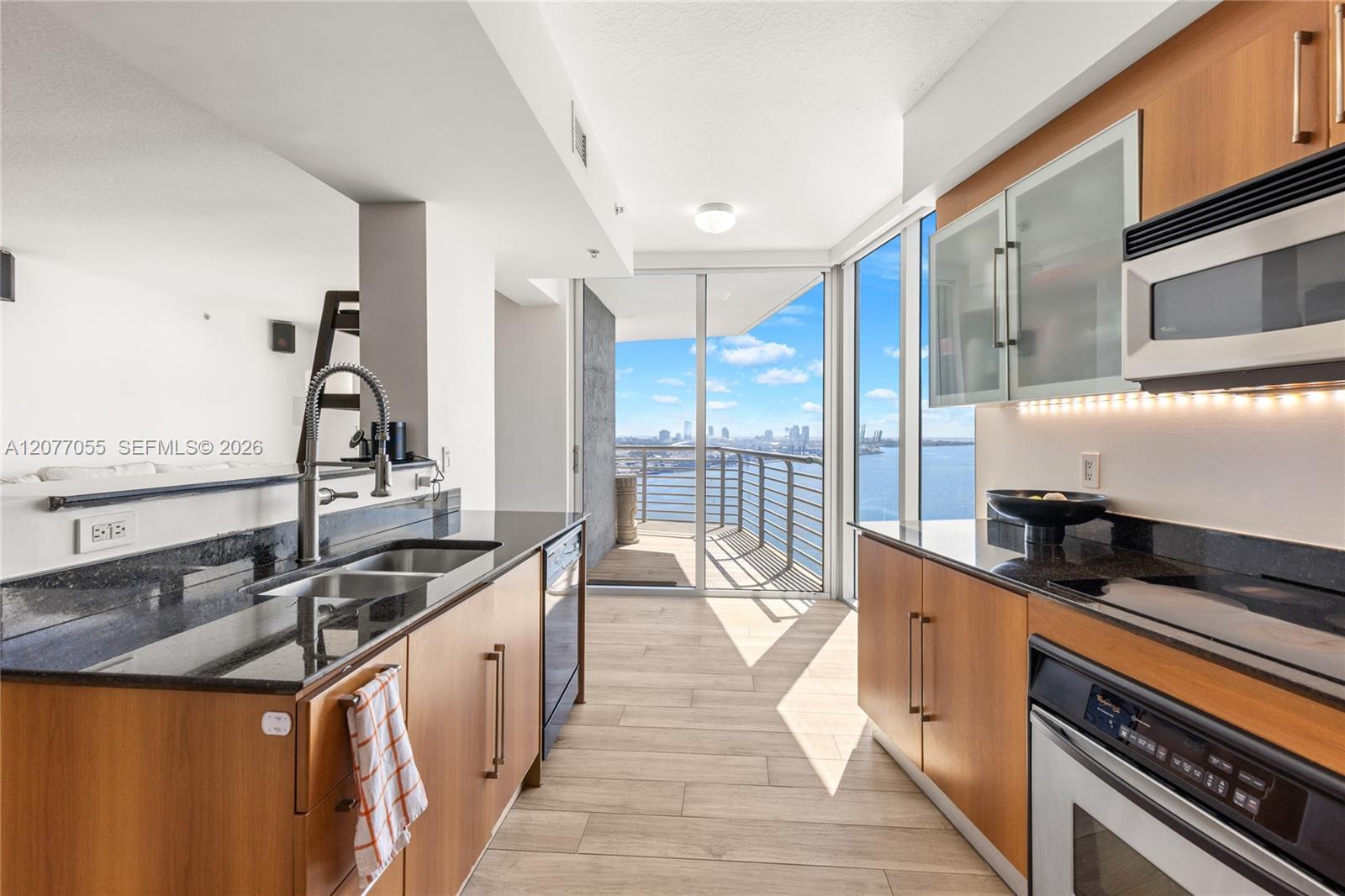 325 S Biscayne Blvd # 2723, Miami FL 33131 photo 4
