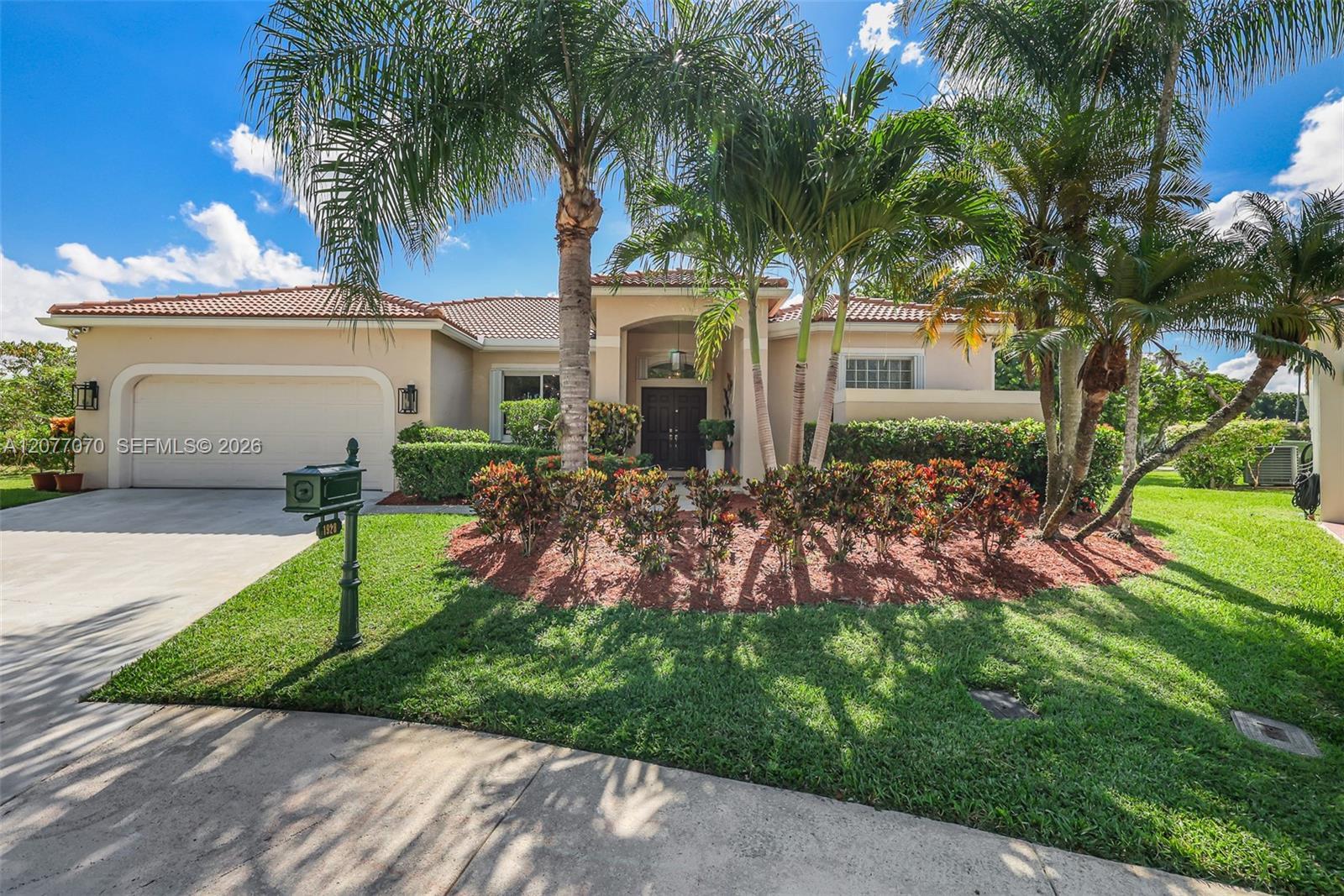 1928 Water Ridge Dr, Weston FL 33326