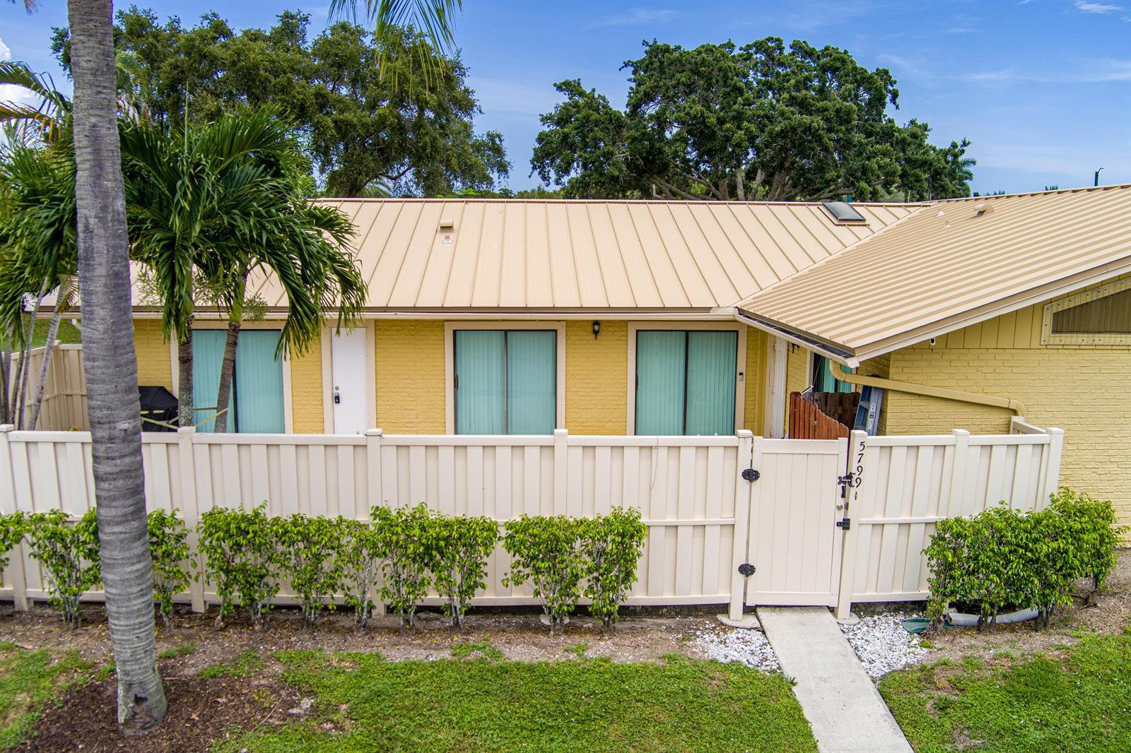 5799 GOLDEN EAGLE Circle, Palm Beach Gardens FL 33418 photo 2