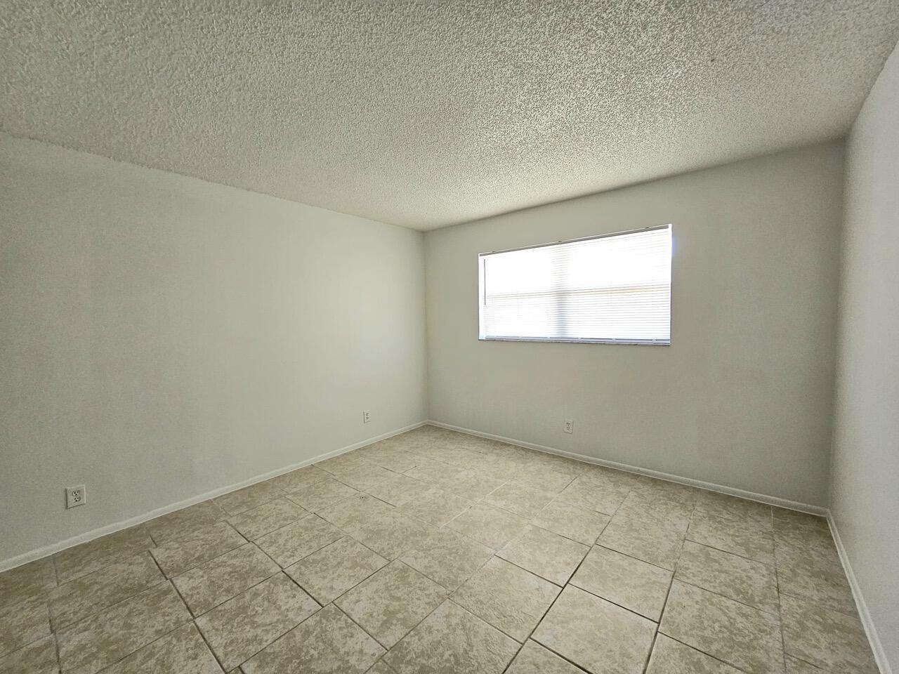 8000 S Colony Circle, Tamarac FL 33321 photo 5