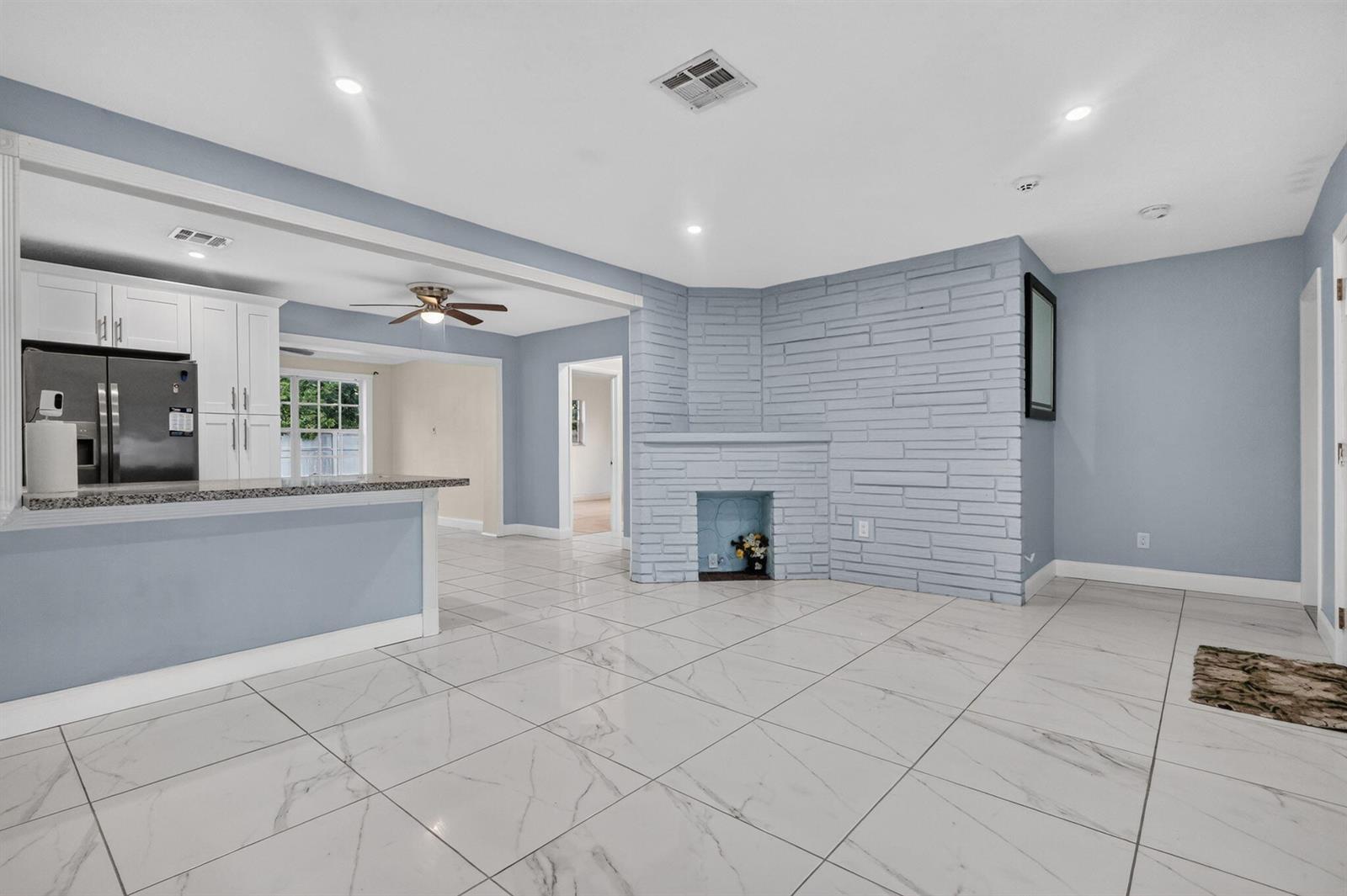 2707 BAHAMA Drive, Miramar FL 33023 photo 3