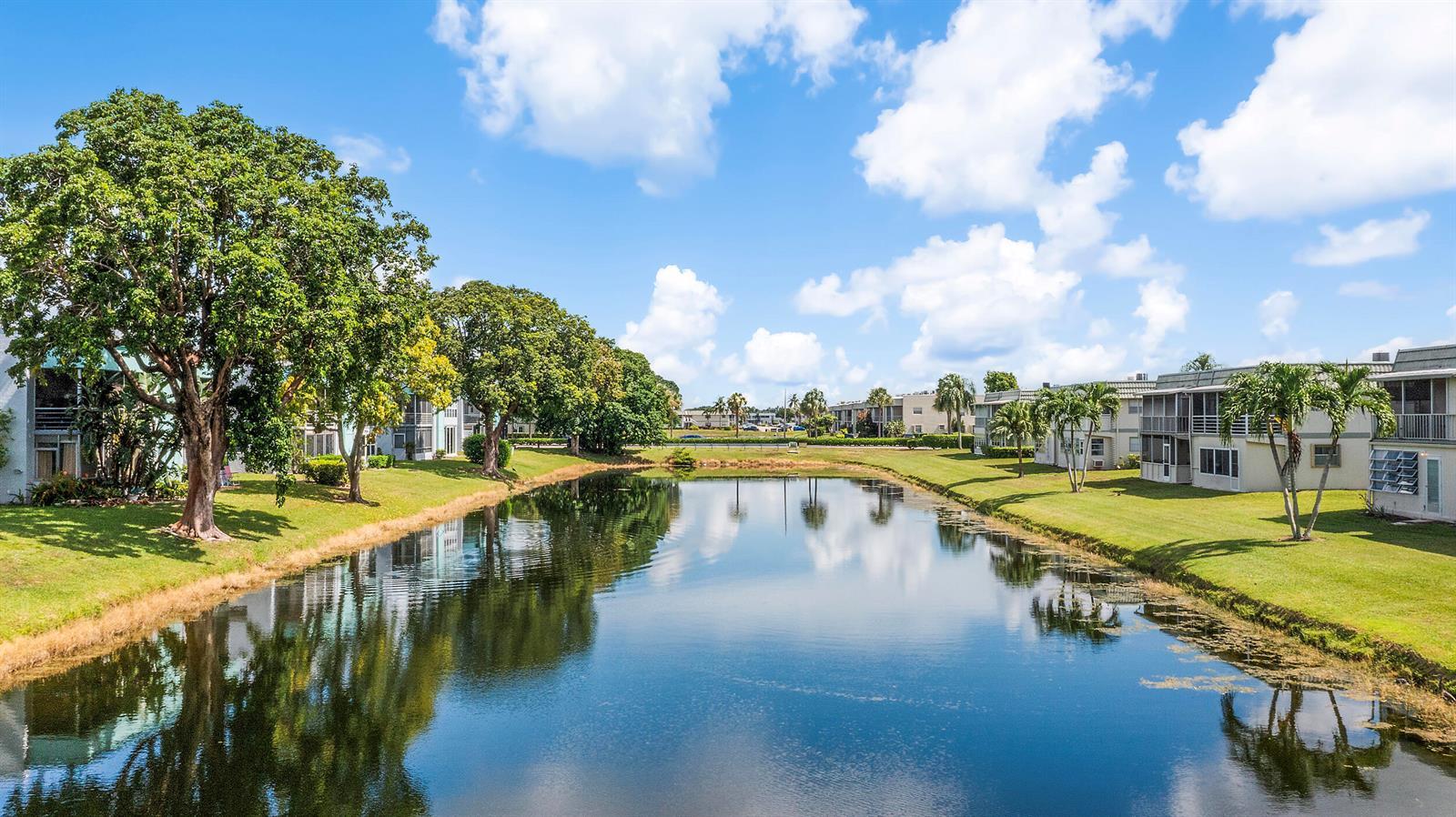 477 Monaco J, Delray Beach FL 33446 photo 2