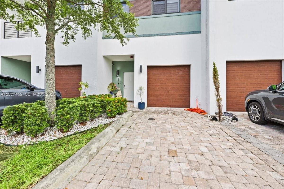 808 NW 44th Ter, Plantation FL 33317 photo 4