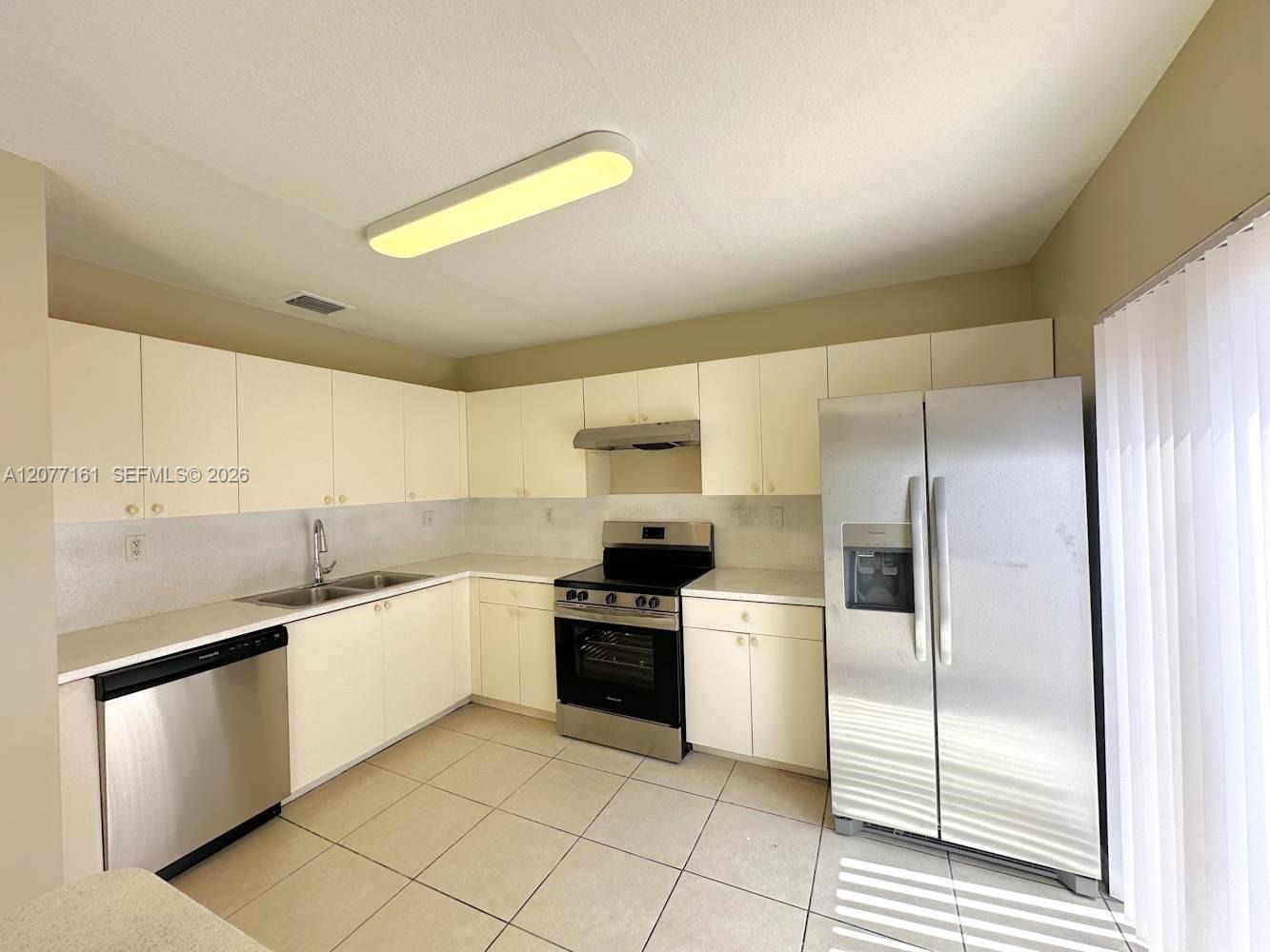 Miami, FL 33193 photo 4