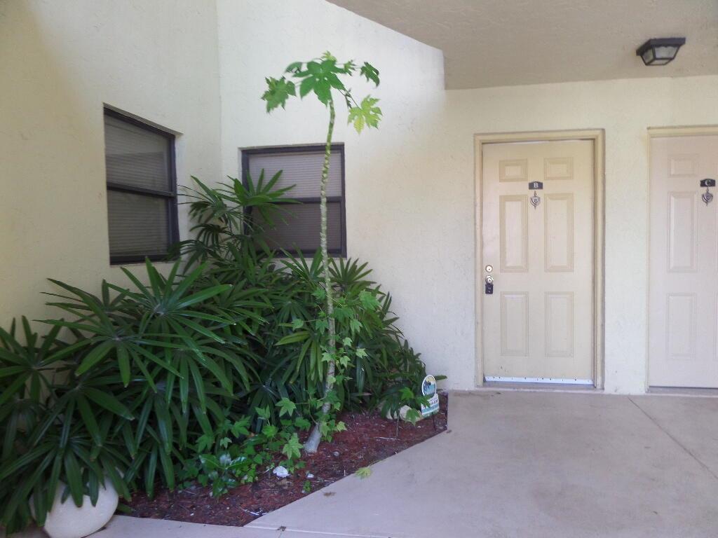 1524 LAKE CRYSTAL Drive # B, West Palm Beach FL 33411 photo 2