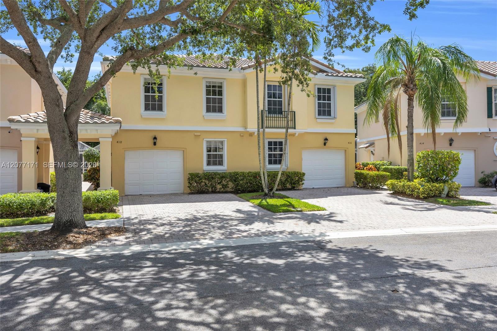 418 Capistrano Dr, Palm Beach Gardens FL 33410