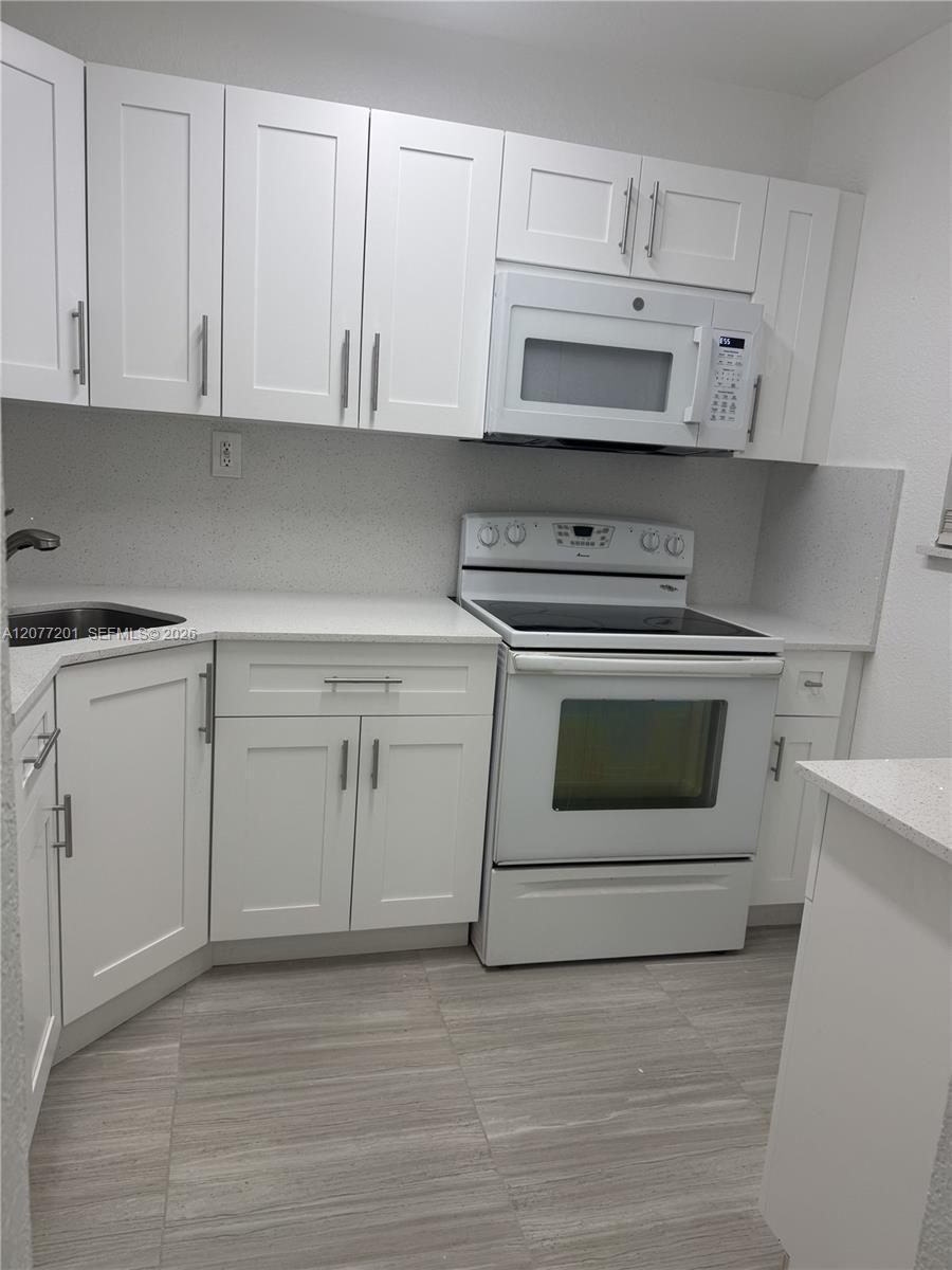 17255 SW 95th Ave # 211, Palmetto Bay FL 33157 photo 2