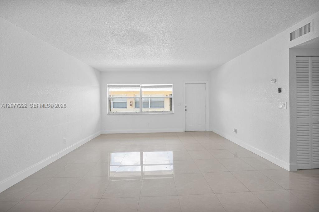 655 Kathy Ct, Margate FL 33068 photo 2