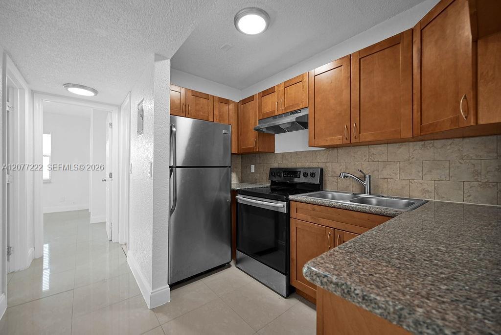 655 Kathy Ct, Margate FL 33068 photo 3
