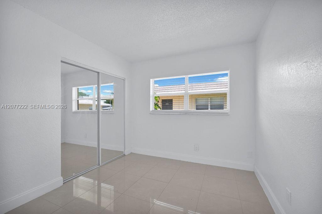 655 Kathy Ct, Margate FL 33068 photo 4