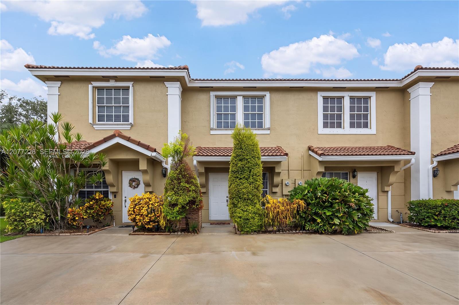 762 SW 122nd Ter, Pembroke Pines FL 33025 photo 2