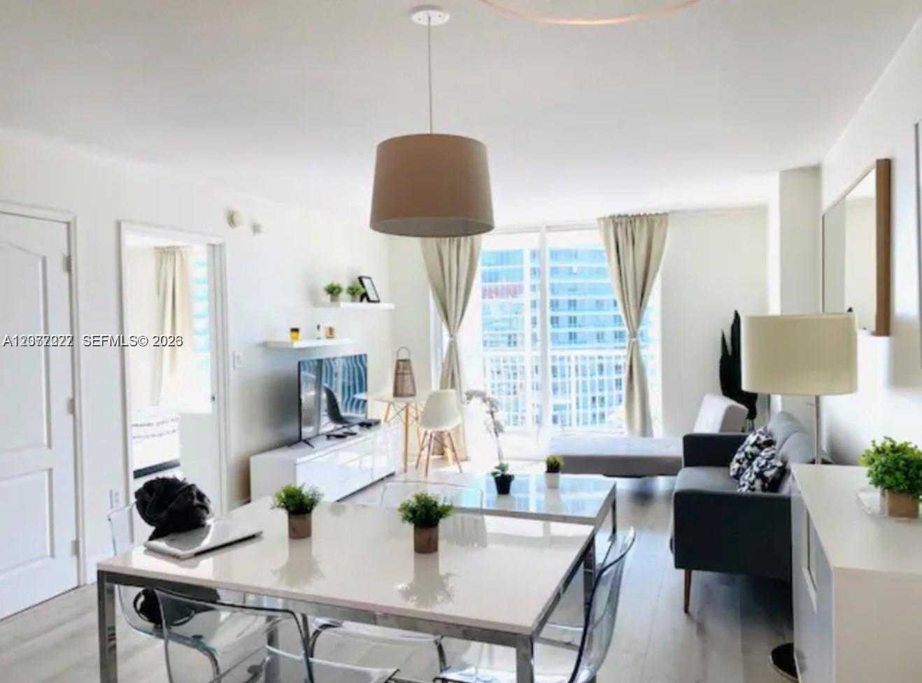1200 Brickell Bay Dr # 3705, Miami FL 33131