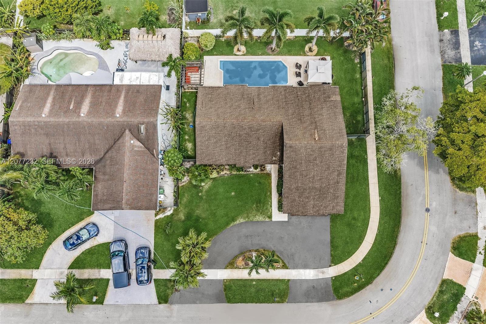 741 SW 100th Ter, Pembroke Pines FL 33025 photo 2