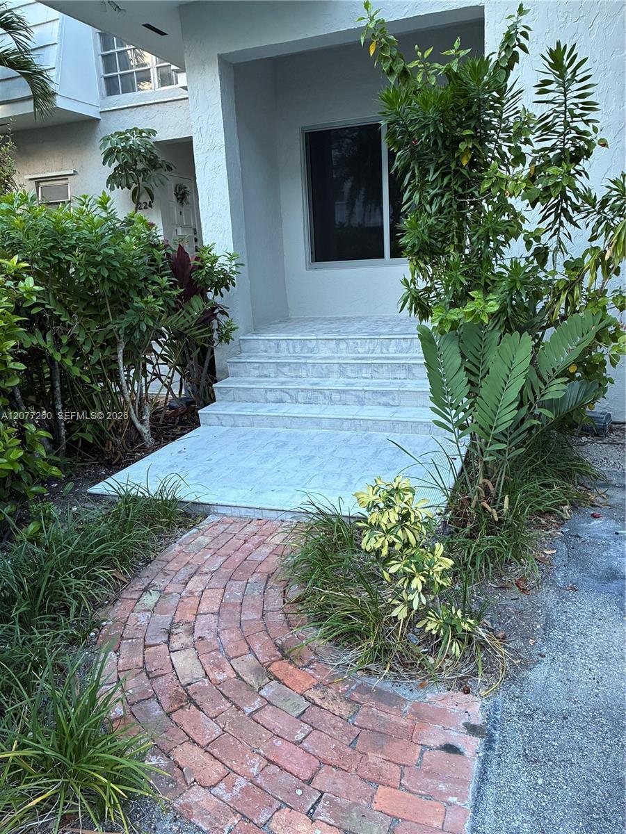 226 Sea View Dr # 105, Key Biscayne FL 33149