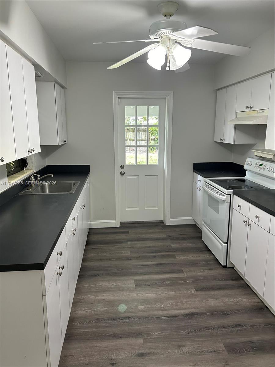 7415 SW 117th St, Pinecrest FL 33156 photo 2