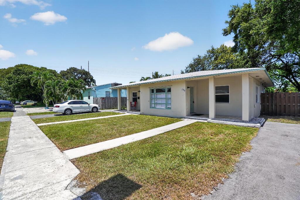 208 SW 2ND Place # 2, Dania Beach FL 33004 photo 2