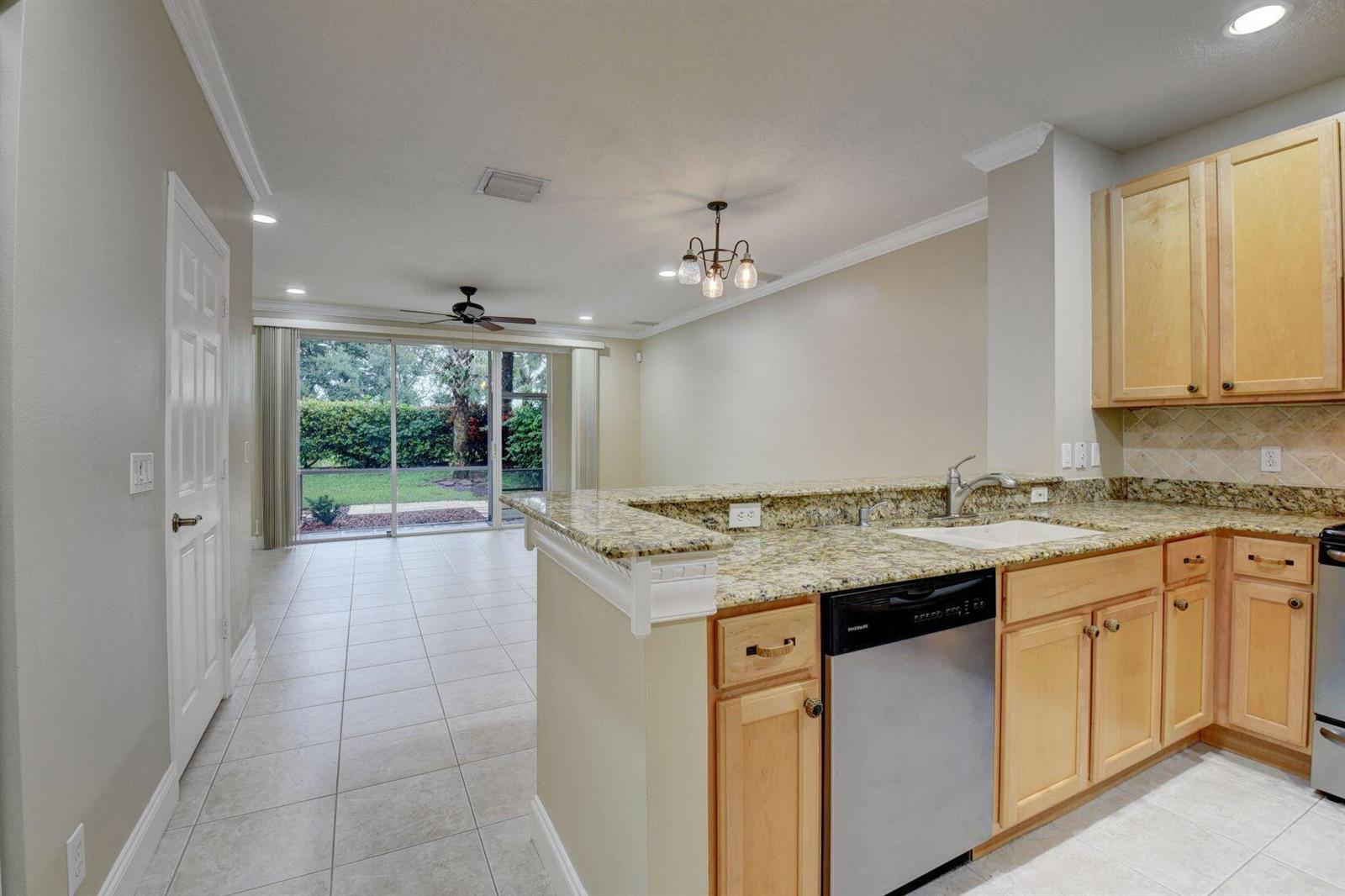 9113 Tremezzo Lane, Boynton Beach FL 33472 photo 5