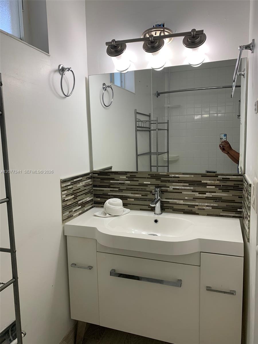 664 Bird Rd Rear, Coral Gables FL 33146 photo 3