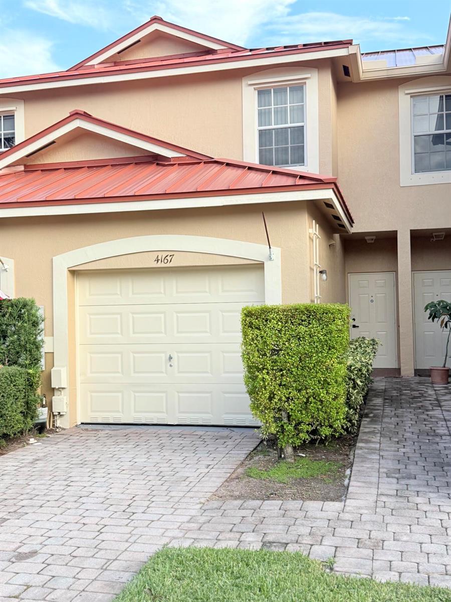 4167 CRYSTAL LAKE Drive, Deerfield Beach FL 33064 photo 2