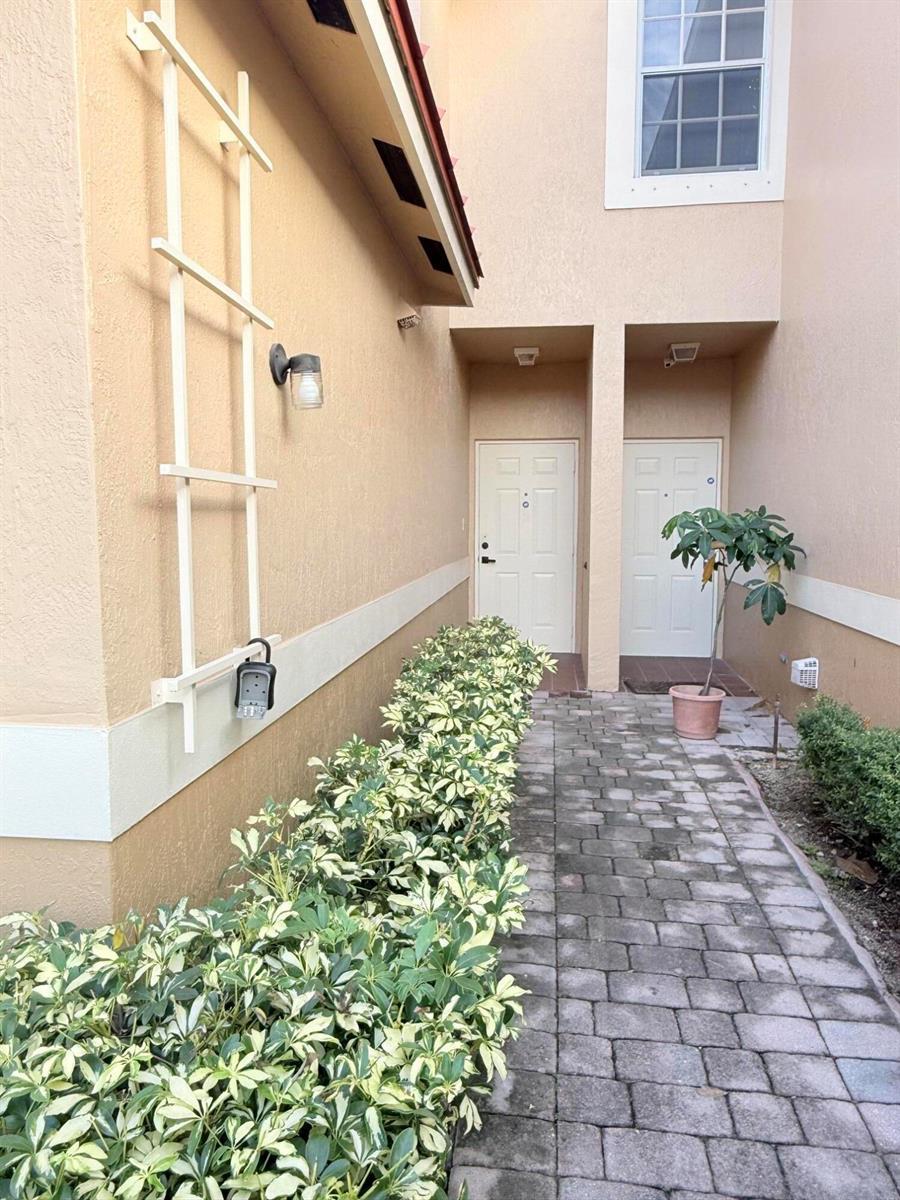 4167 CRYSTAL LAKE Drive, Deerfield Beach FL 33064 photo 3