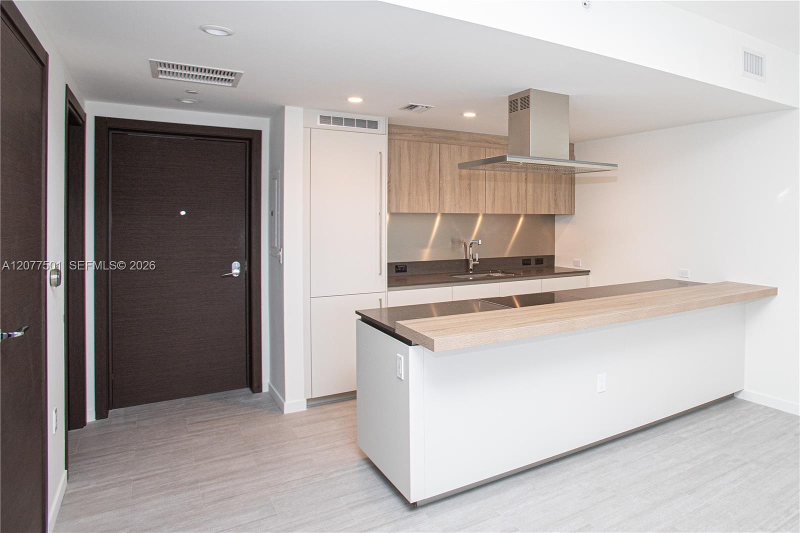 1000 Brickell Plz # 2610, Miami FL 33131 photo 2