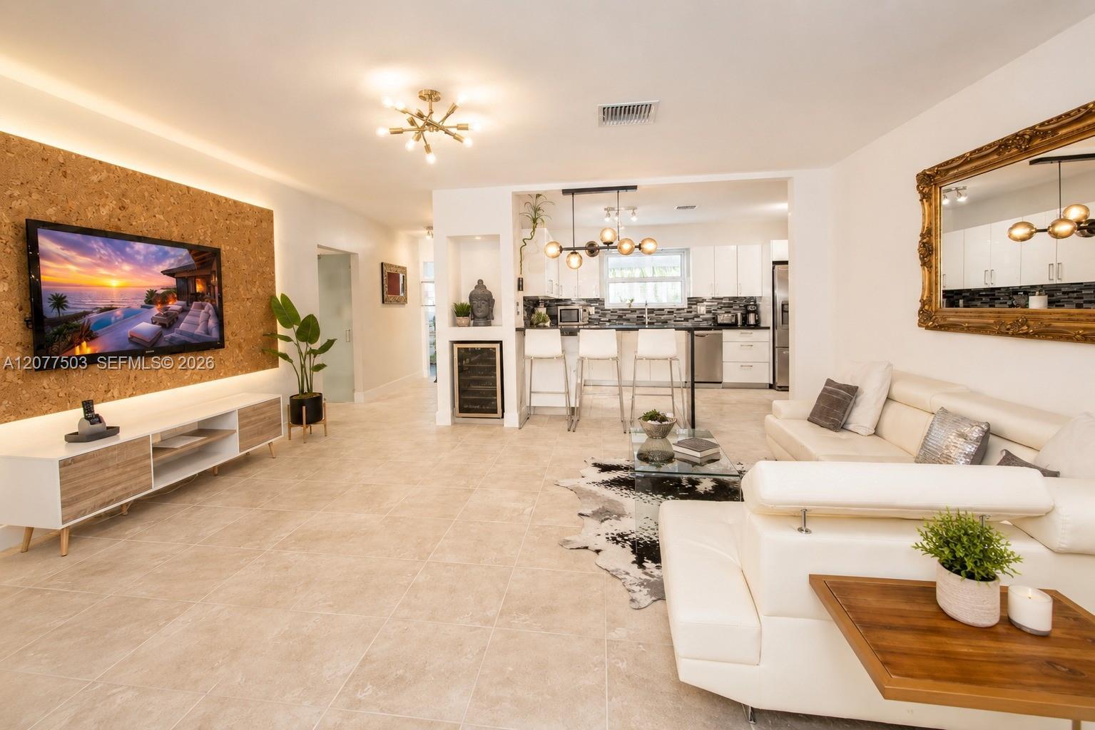909 N 13th Ct, Hollywood FL 33019 photo 3