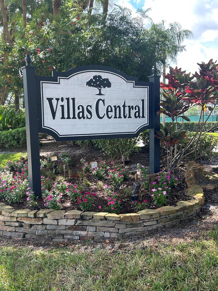 1390 E GOLFVIEW Drive, Pembroke Pines FL 33026