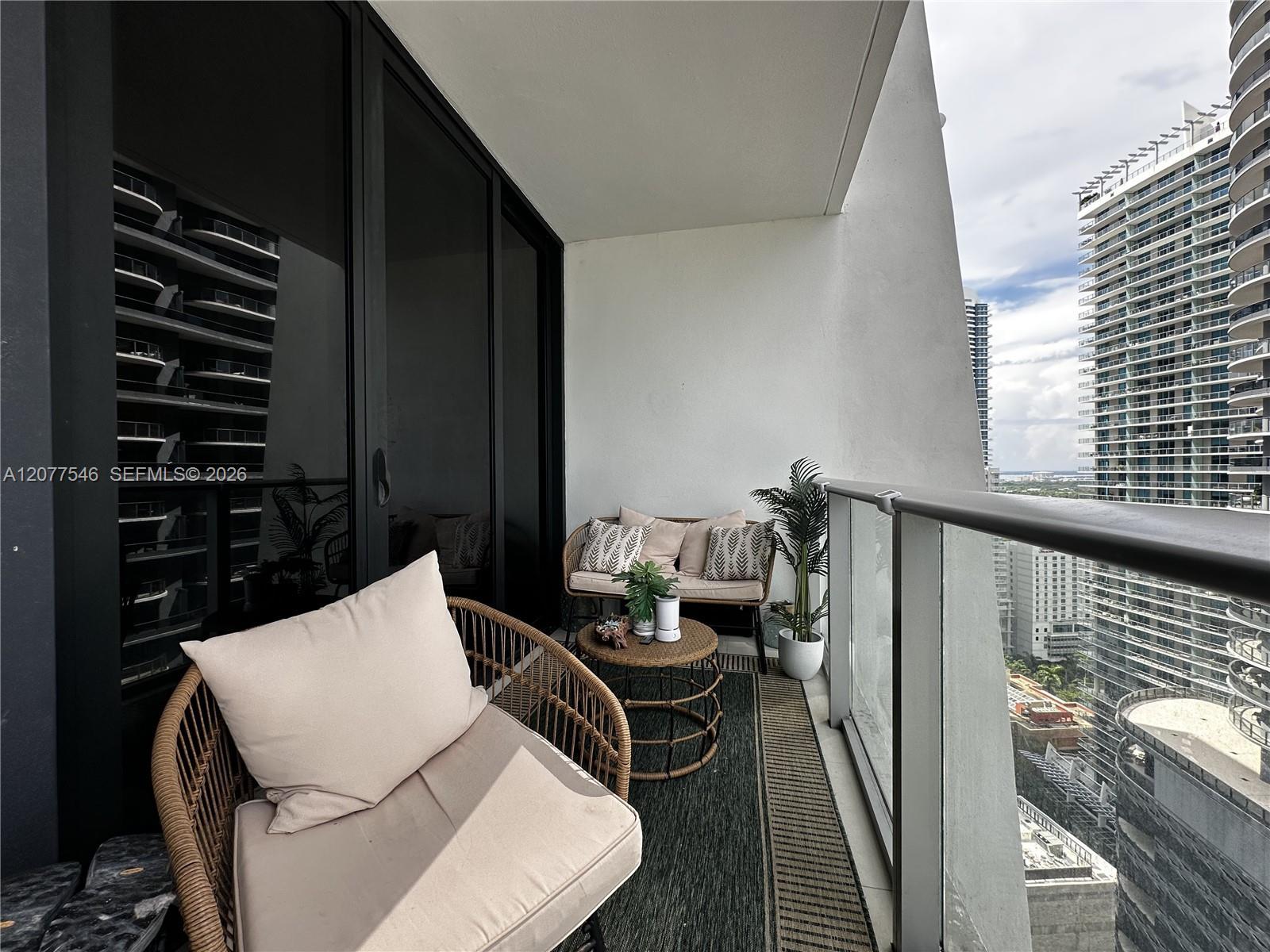 Miami, FL 33131 photo 3