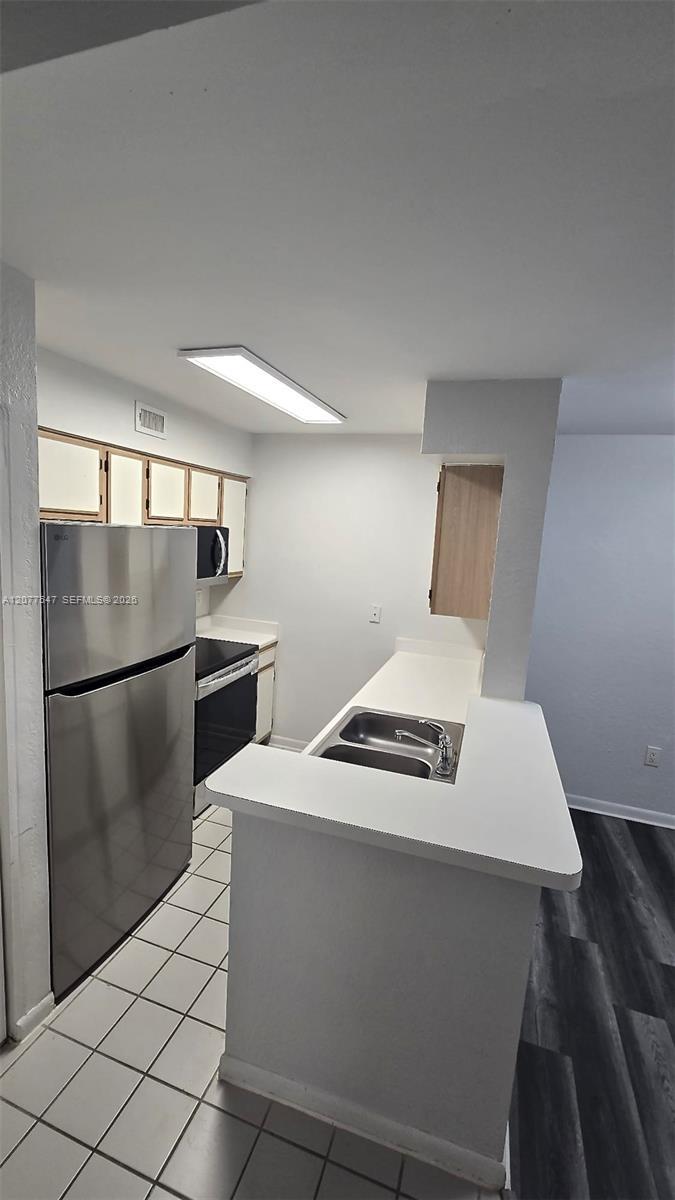 2881 N Oakland Forest Dr # 103, Oakland Park FL 33309 photo 5