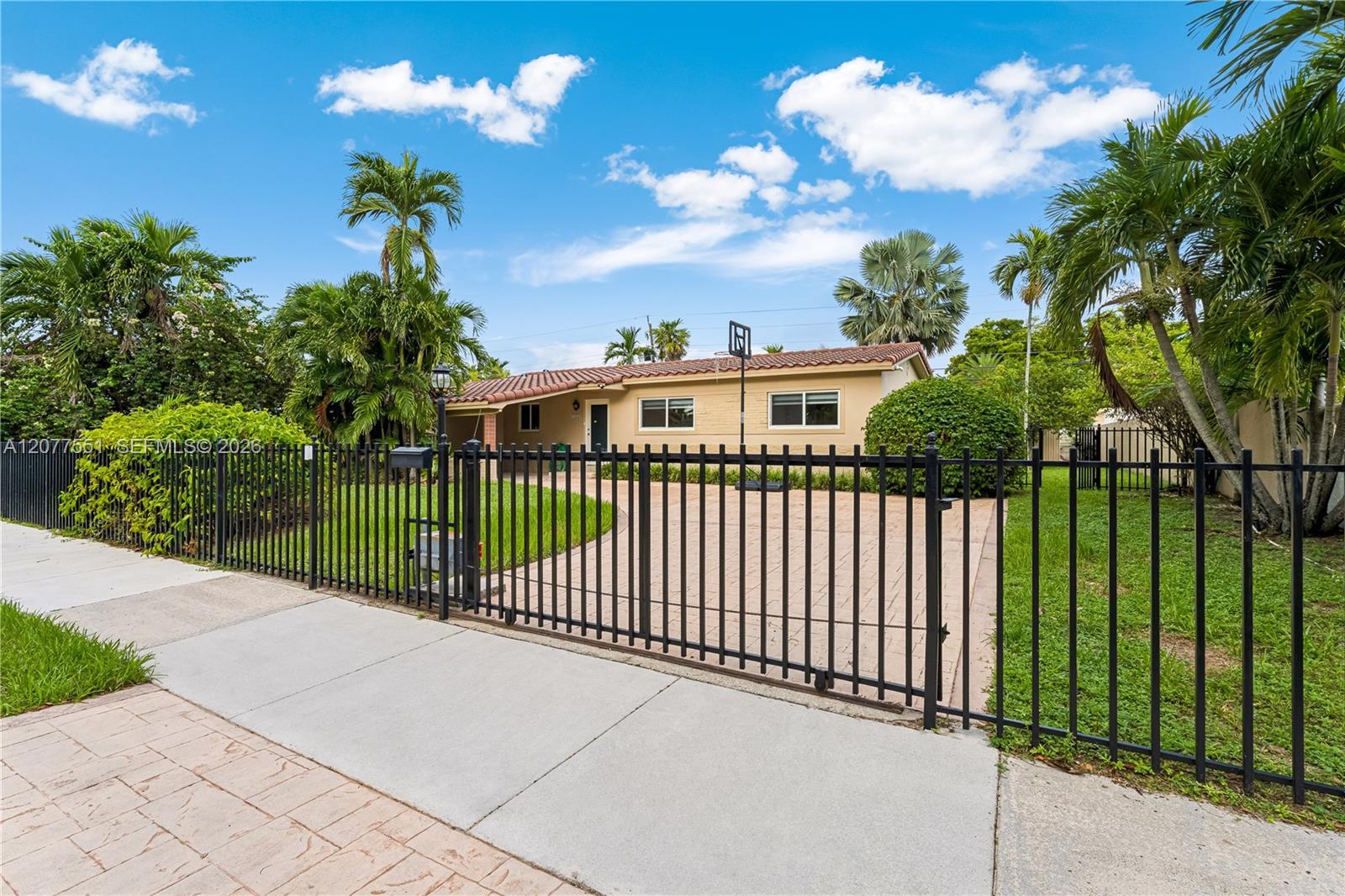 1435 SW 78th Ct, Miami FL 33144 photo 2