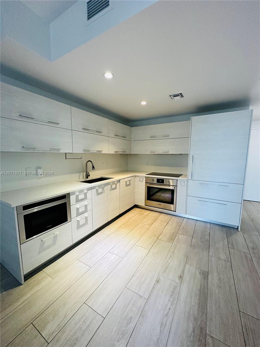 45 SW 9th St # 1202, Miami FL 33130 photo 2