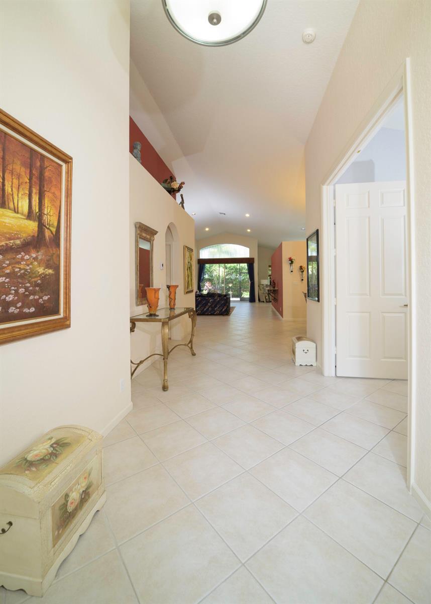10052 Diamond Lake Drive, Boynton Beach FL 33437 photo 4