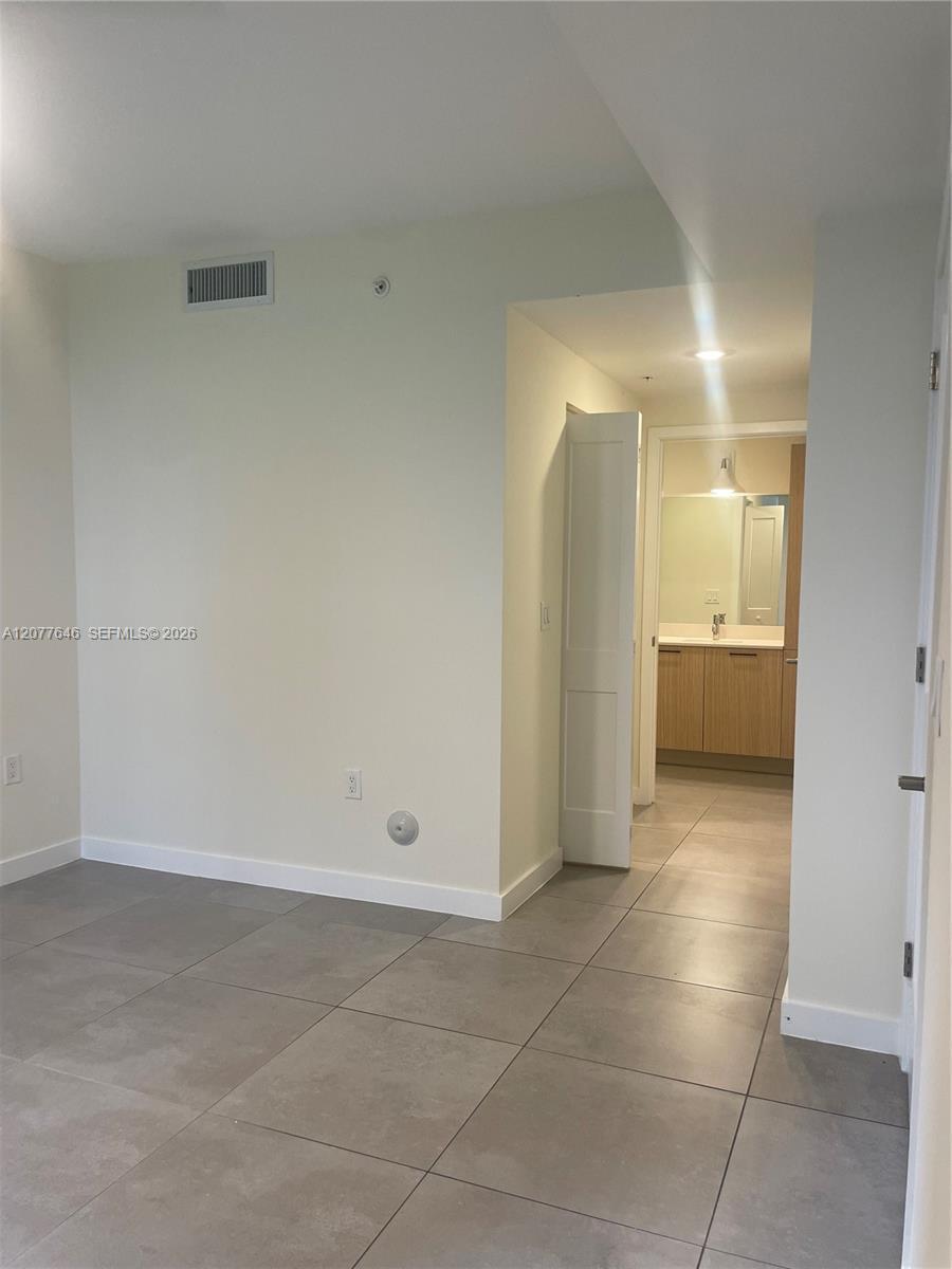 16395 Biscayne Blvd # 313, North Miami Beach FL 33160 photo 2