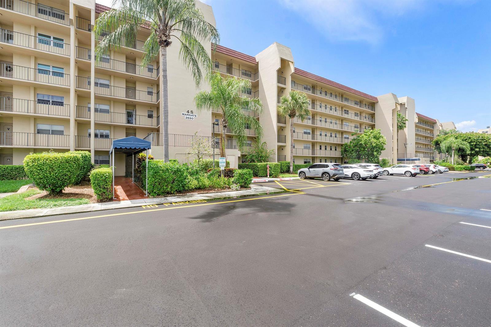 3590 Via Poinciana # 107, Lake Worth FL 33467