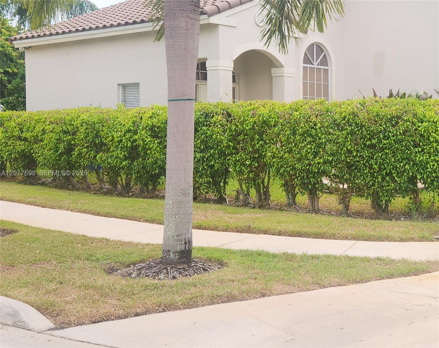 1055 NW 187th Ave, Pembroke Pines FL 33029 photo 3