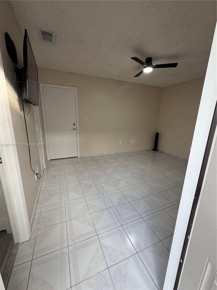 2658 W 74th Ter, Hialeah FL 33016 photo 4
