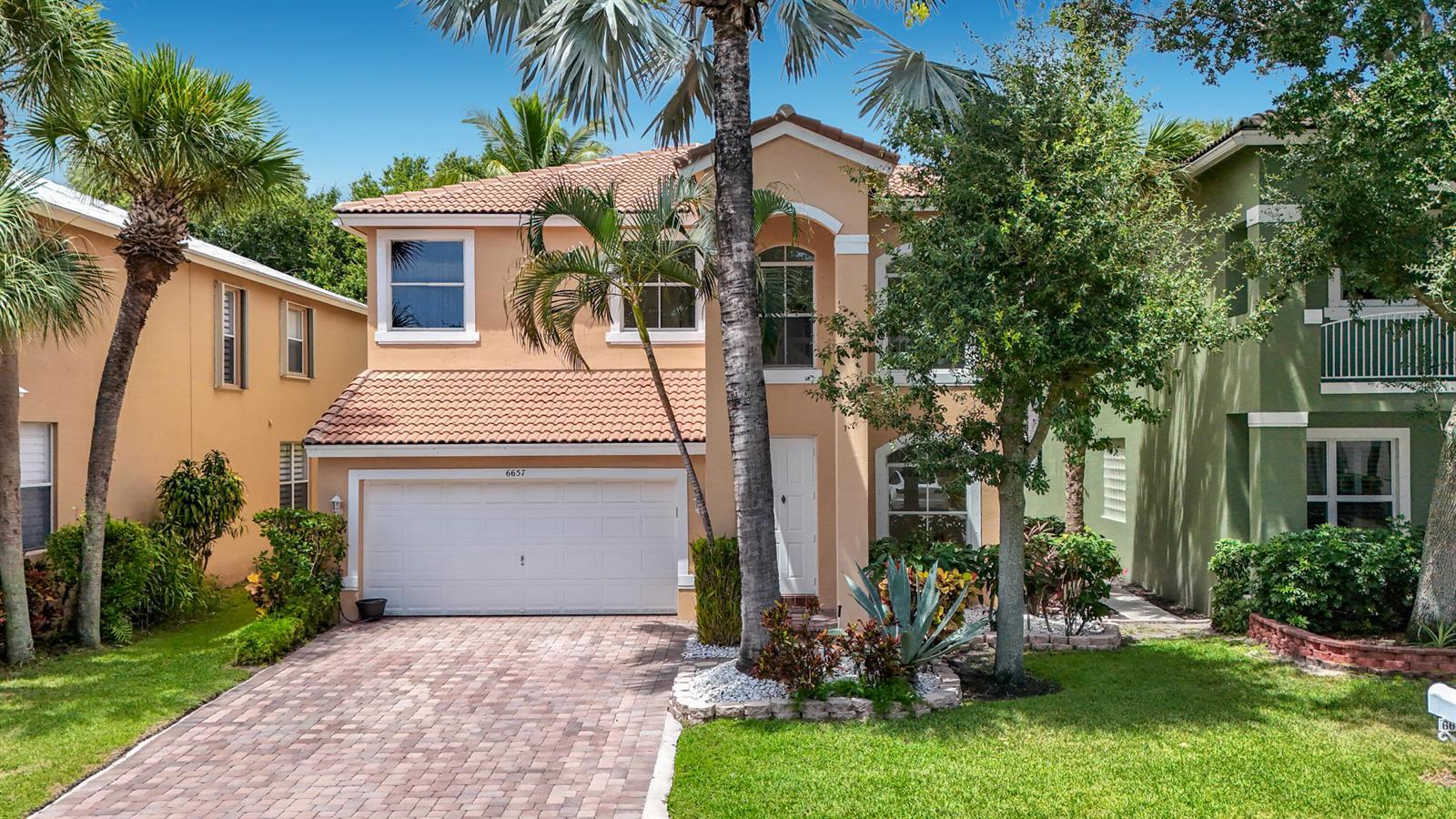 6657 LURAIS Drive, Lake Worth FL 33463 photo 2