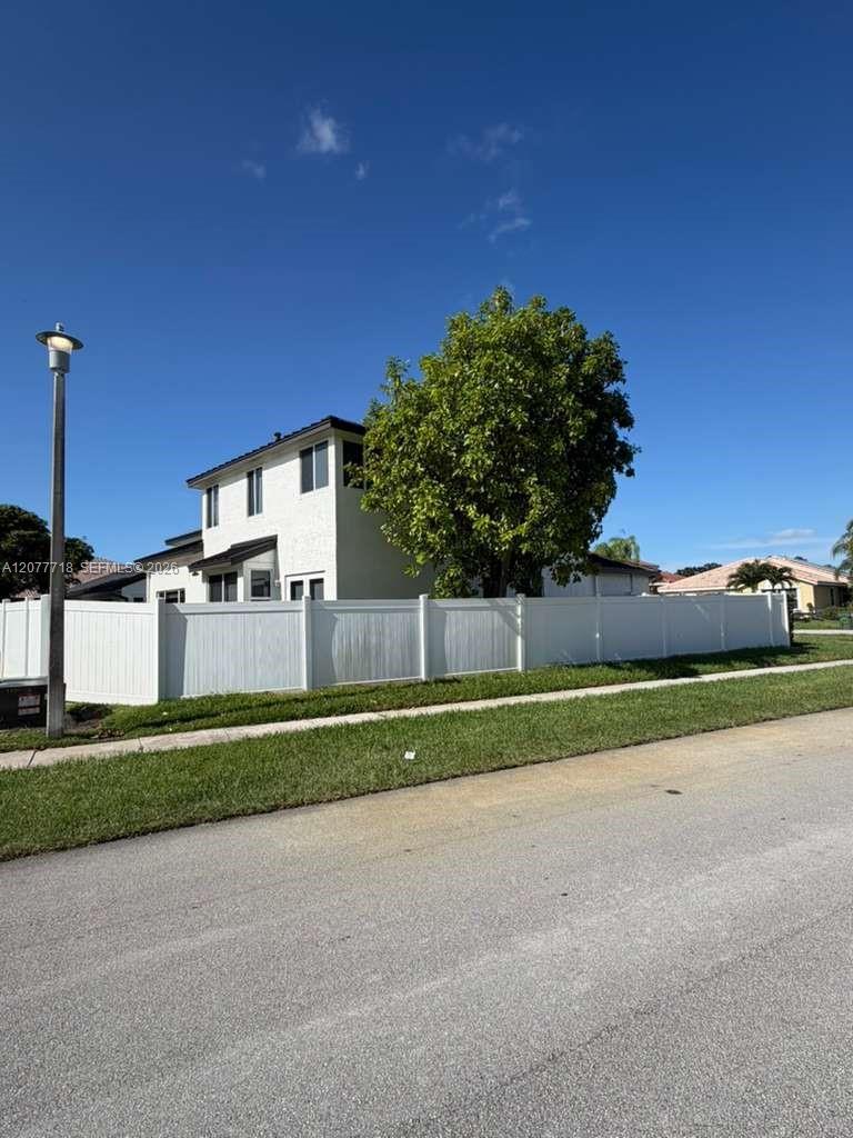 1920 NW 182nd Ter, Pembroke Pines FL 33029 photo 4