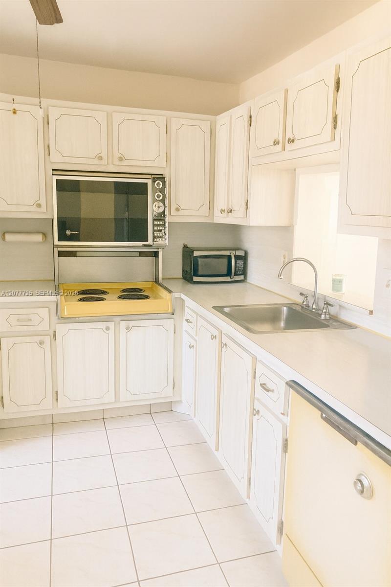 610 NE 12th Ave # 308, Hallandale Beach FL 33009 photo 4