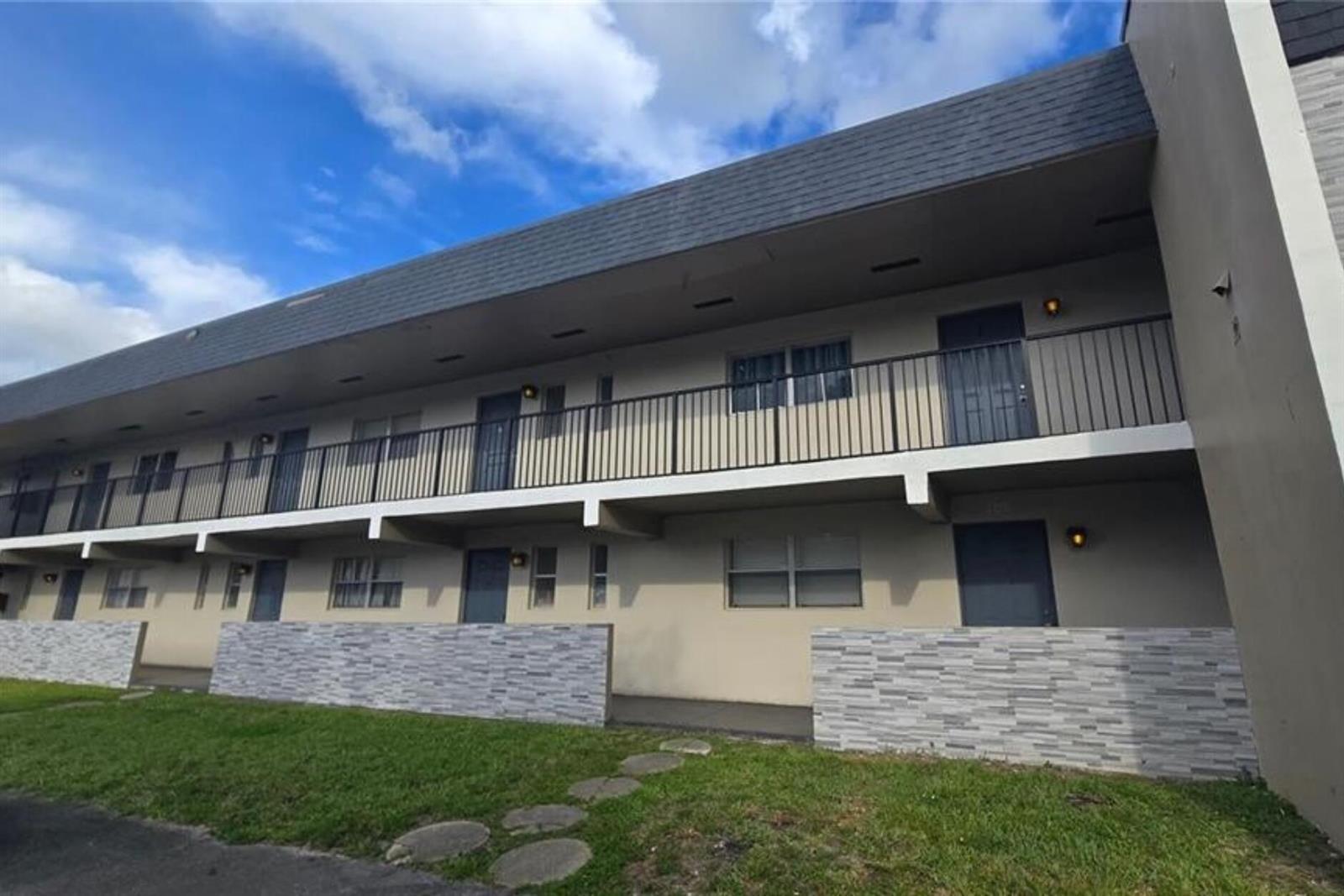 7801 Colony Circle S # 106, Tamarac FL 33321 photo 2